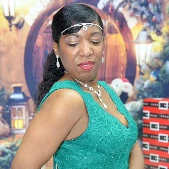 Meet the Posher - Picture 3 of 3